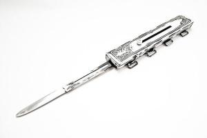 Assassin�s-Creed---Assassin-Extension-Knife