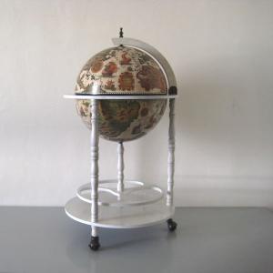 Bar-dreveny-Globus