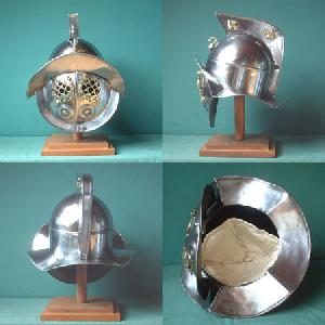 Gladiatorska-helma---zdobena