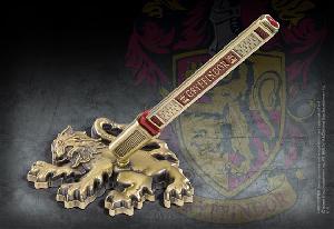Gryffindor-House-Pen-and-Desk-Stand