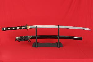 Katana-HIKARI-z-ocele-AISI-1095-a-realnym-hamonem-od-firmy-Kawashima