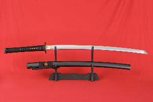 Katana-MAEMI-z-ocele-AISI-1095-a-realnym-hamonem-od-firmy-Kawashima