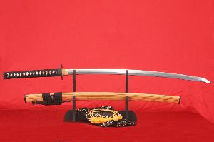 Katana-OSAMU-z-ocele-AISI-1095-a-realnym-hamonem-od-f-Kawashima