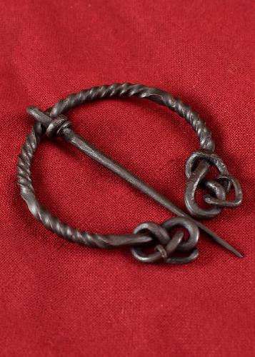 Twisted-ring-fibula-with-snake-tail
