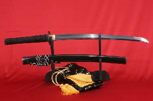 Wakizashi-MURATA-rucne-kovane-z-oceli-1095-a-realnym-hamonem-od-firmy-Kawashima