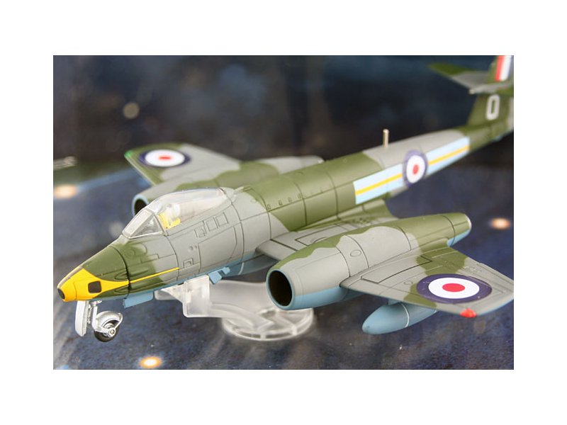 foto Corgi - Gloster Meteor F.Mk 9