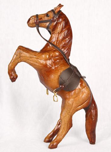kun-hnedy-stojici---15-cm