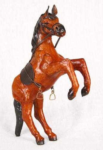 kun-hnedy-stojici---15-cm