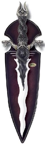KR-NASEK--SERPENT-DAGGER-WITH-PLAQUE