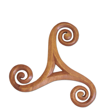 Celtic Triskelion, ručně vyřezávané ze dřeva