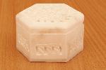 bílý mramor - vyřezávaná krabička šestiboká
